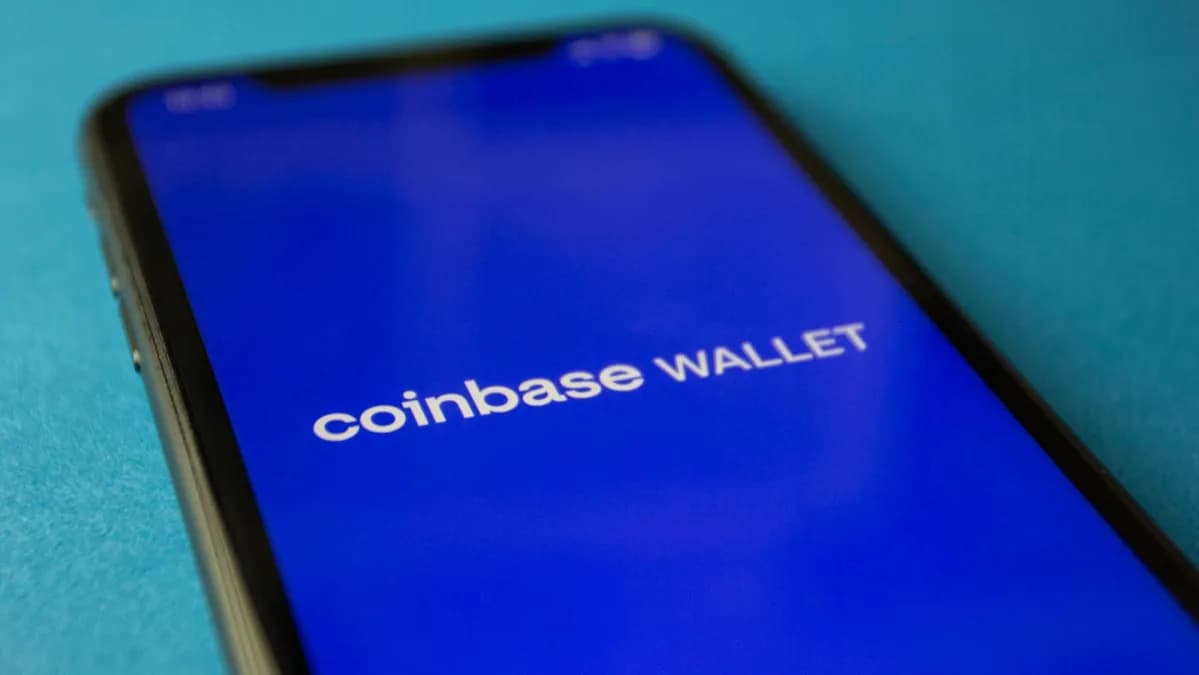 Binance vs Coinbase 2026 : le comparatif complet des deux géants crypto