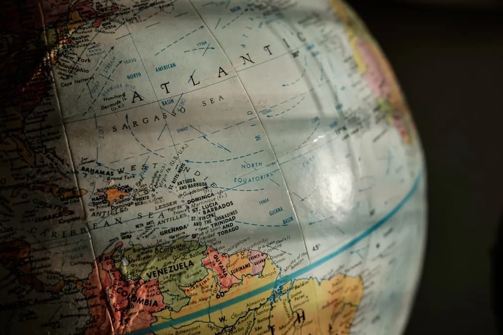 Quel ETF monde choisir en 2026 : CW8 vs IWDA vs VWCE — comparatif complet