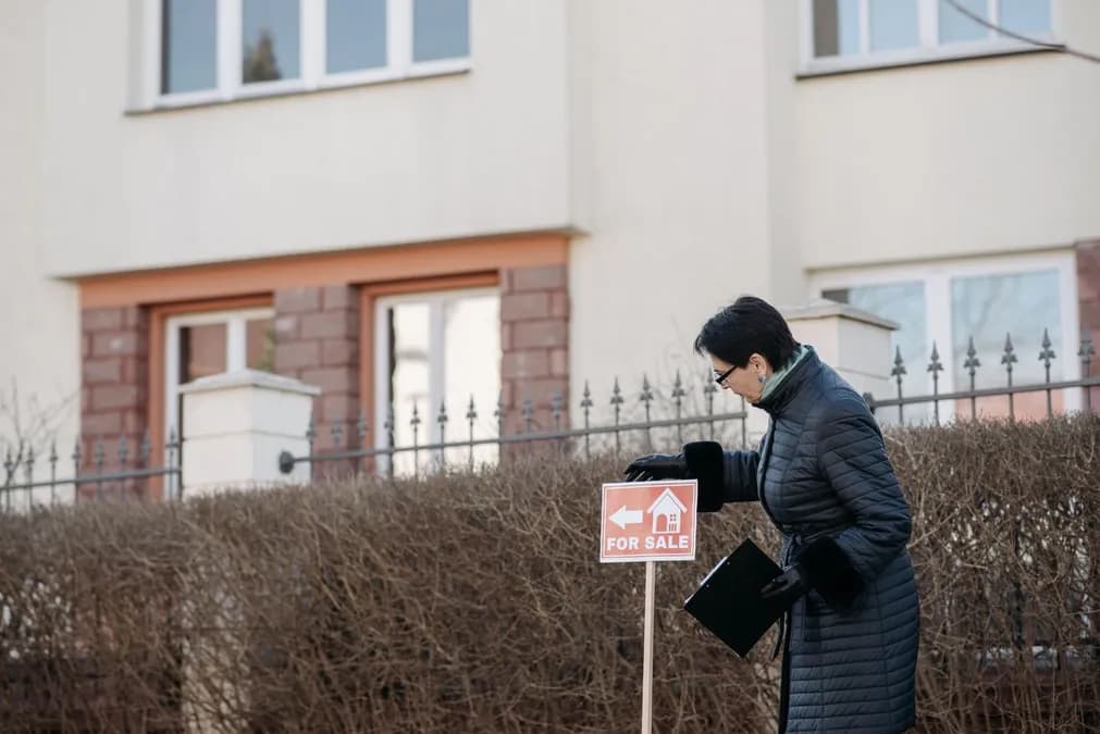 Investir dans un parking ou une box : simple et rentable ?