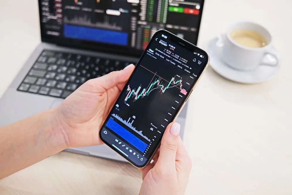 Avis complet Revolut 2026 : Application mobile pour acheter actions et cryptomonnaies