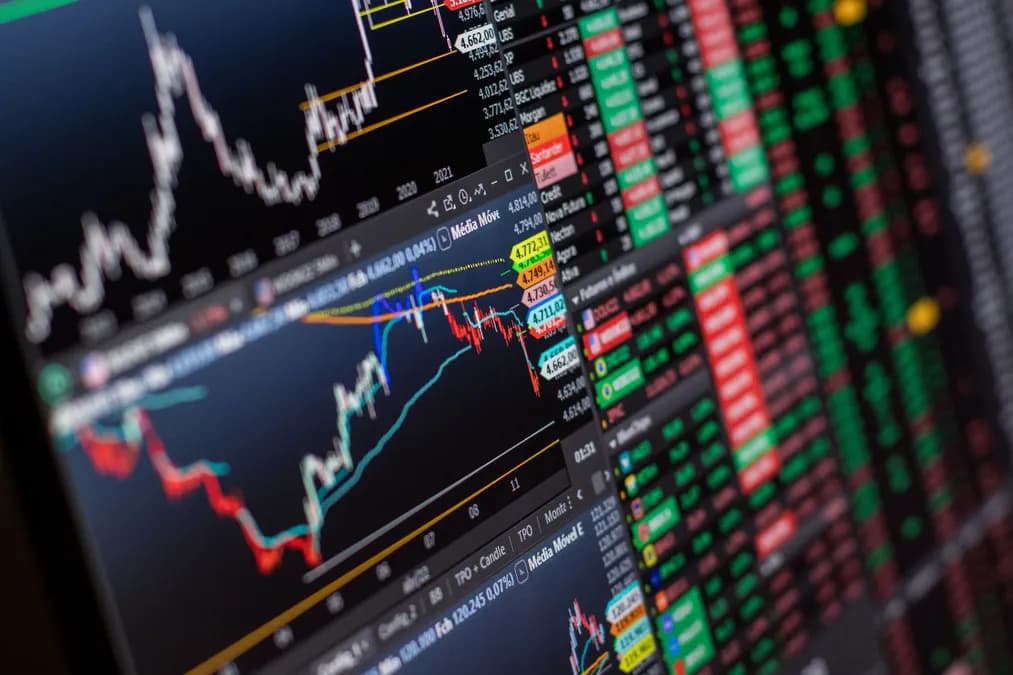 Home Bias: Why Investing Only in France Is a Measurable Mistake