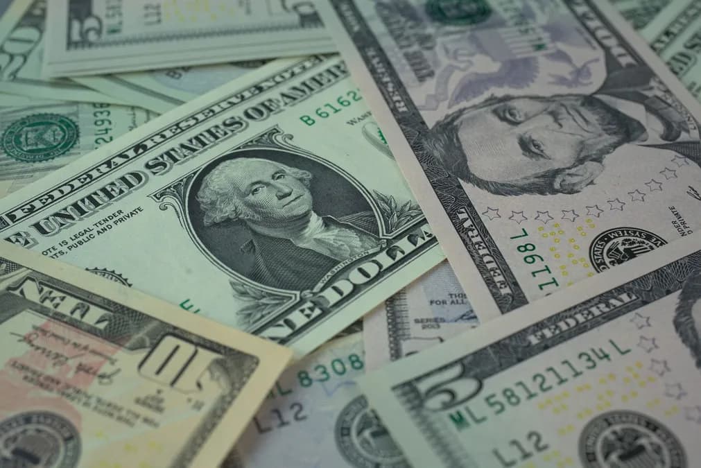Le bitcoin chute sous les 73 000 dollars malgré l'impulsion de Trump