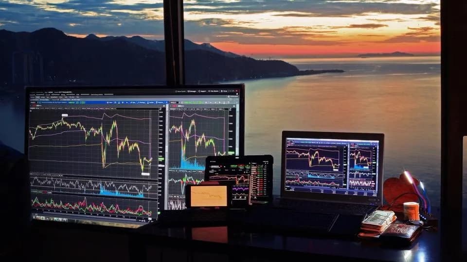 Bitcoin: Panicked sellers exhausted, price stabilizes above $62,000